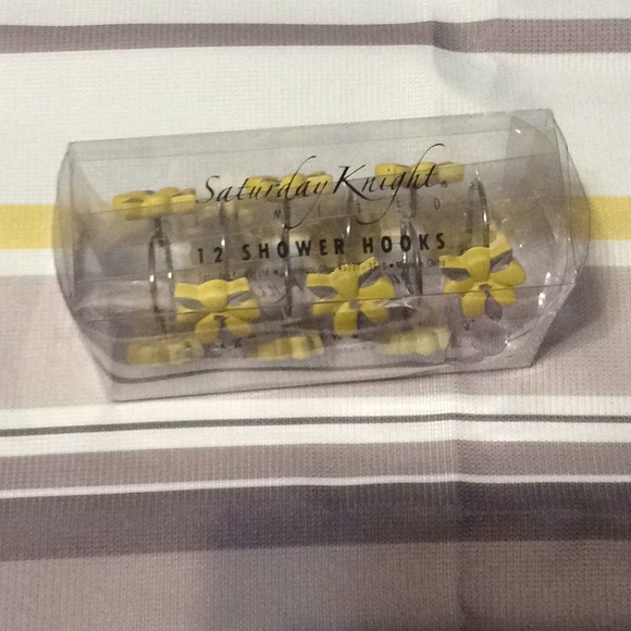 NWOT Full size shower curtain & 12 marching hooks. - Picture 3 of 6